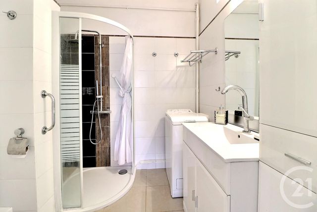 Afficher la photo en grand Appartement T3 à vendre - 3 pièces - 52,83 m2 - St Raphael - 83 - PROVENCE-ALPES-COTE-D-AZUR