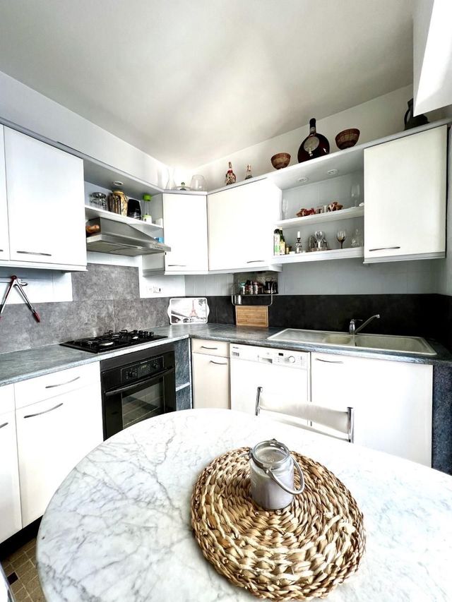 Afficher la photo en grand Appartement T3 à vendre - 3 pièces - 52,83 m2 - St Raphael - 83 - PROVENCE-ALPES-COTE-D-AZUR