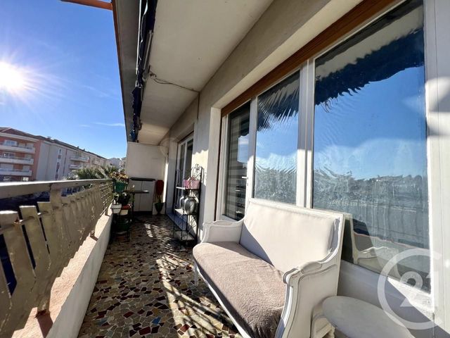 Afficher la photo en grand Appartement T3 à vendre - 3 pièces - 52,83 m2 - St Raphael - 83 - PROVENCE-ALPES-COTE-D-AZUR