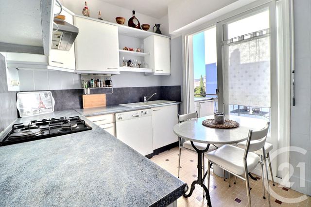 Afficher la photo en grand Appartement T3 à vendre - 3 pièces - 52,83 m2 - St Raphael - 83 - PROVENCE-ALPES-COTE-D-AZUR
