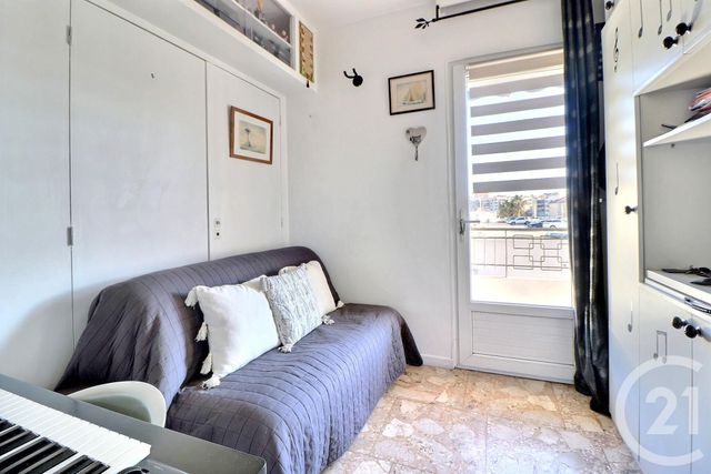 Afficher la photo en grand Appartement T3 à vendre - 3 pièces - 52,83 m2 - St Raphael - 83 - PROVENCE-ALPES-COTE-D-AZUR