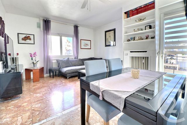 Afficher la photo en grand Appartement T3 à vendre - 3 pièces - 52,83 m2 - St Raphael - 83 - PROVENCE-ALPES-COTE-D-AZUR