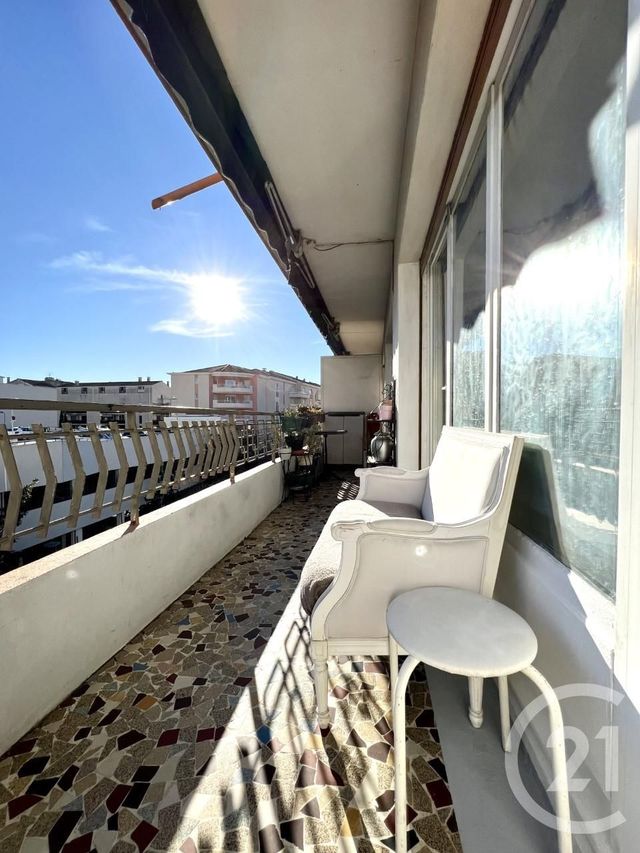 Afficher la photo en grand Appartement T3 à vendre - 3 pièces - 52,83 m2 - St Raphael - 83 - PROVENCE-ALPES-COTE-D-AZUR