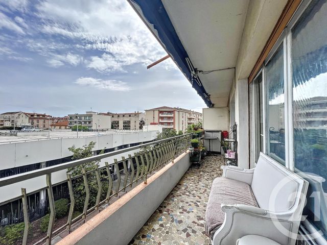 Appartement T3 à vendre - 3 pièces - 52,83 m2 - St Raphael - 83 - PROVENCE-ALPES-COTE-D-AZUR