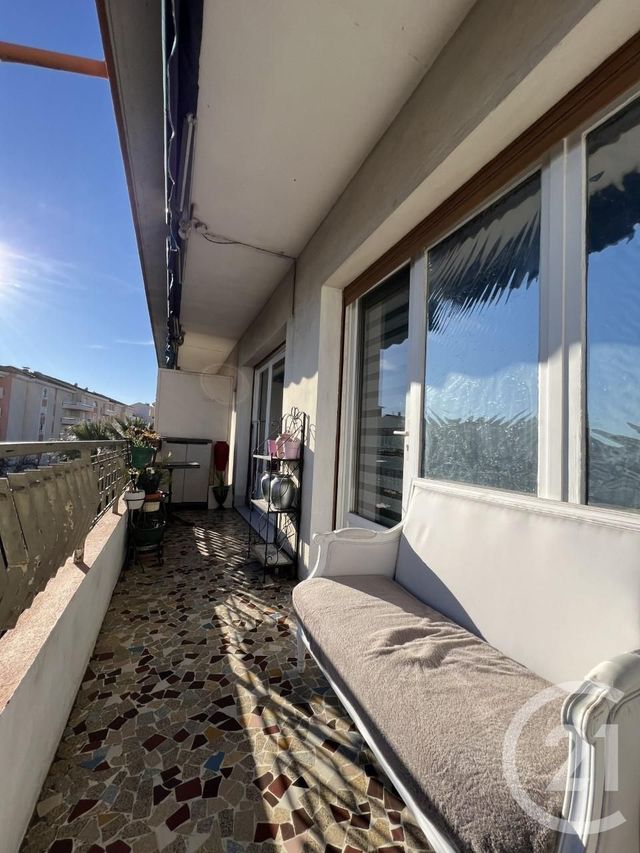 Afficher la photo en grand Appartement T3 à vendre - 3 pièces - 52,83 m2 - St Raphael - 83 - PROVENCE-ALPES-COTE-D-AZUR