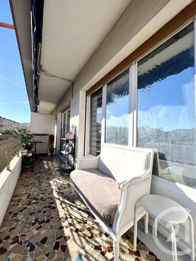 Afficher la photo en grand Appartement T3 à vendre - 3 pièces - 52,83 m2 - St Raphael - 83 - PROVENCE-ALPES-COTE-D-AZUR