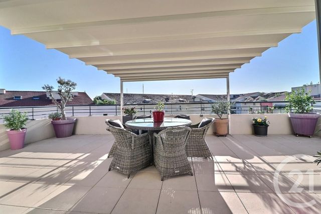 Appartement T4 à vendre - 4 pièces - 125,52 m2 - St Raphael - 83 - PROVENCE-ALPES-COTE-D-AZUR