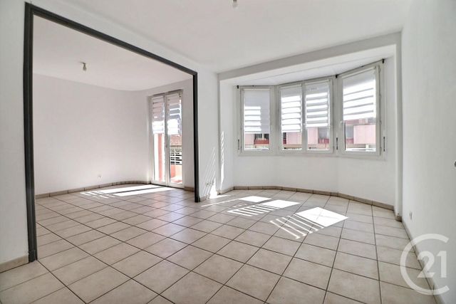 Appartement T3 à vendre - 3 pièces - 73 m2 - St Raphael - 83 - PROVENCE-ALPES-COTE-D-AZUR