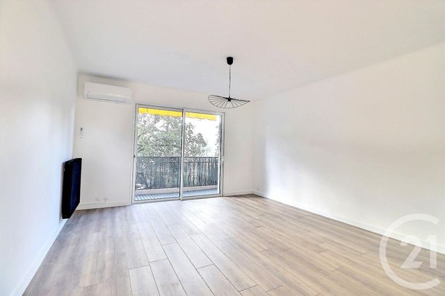 Appartement T3 à vendre - 3 pièces - 68,60 m2 - St Raphael - 83 - PROVENCE-ALPES-COTE-D-AZUR