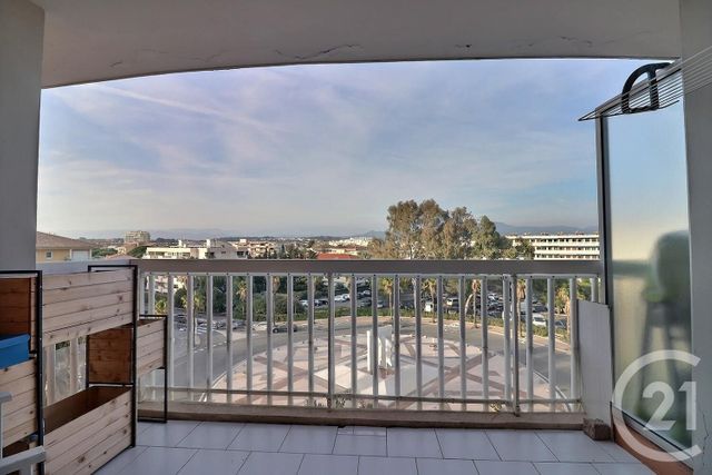 Appartement T2 à vendre - 2 pièces - 30,73 m2 - Frejus - 83 - PROVENCE-ALPES-COTE-D-AZUR