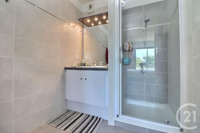 Appartement T2 à vendre - 2 pièces - 50,60 m2 - Frejus - 83 - PROVENCE-ALPES-COTE-D-AZUR