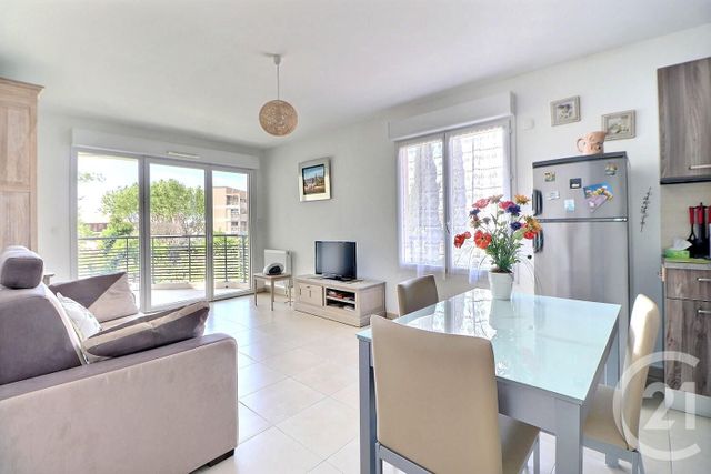 Appartement T2 à vendre - 2 pièces - 46,77 m2 - Frejus - 83 - PROVENCE-ALPES-COTE-D-AZUR