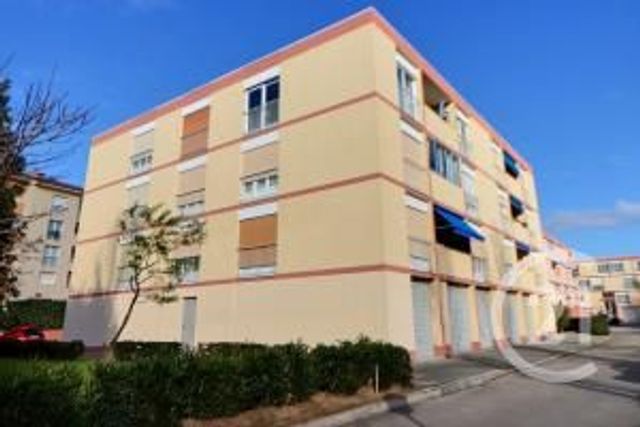 Appartement T2 à vendre - 2 pièces - 46,90 m2 - Frejus - 83 - PROVENCE-ALPES-COTE-D-AZUR