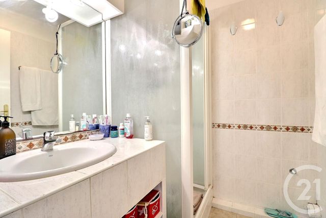 Appartement T2 à vendre - 2 pièces - 49,10 m2 - St Raphael - 83 - PROVENCE-ALPES-COTE-D-AZUR