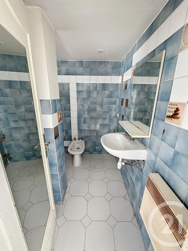 Appartement T3 à vendre - 3 pièces - 52,08 m2 - St Raphael - 83 - PROVENCE-ALPES-COTE-D-AZUR