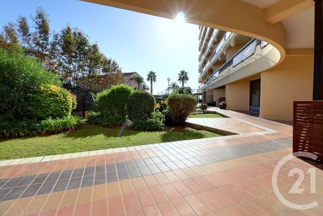 Appartement T2 à vendre - 2 pièces - 26,08 m2 - Frejus - 83 - PROVENCE-ALPES-COTE-D-AZUR
