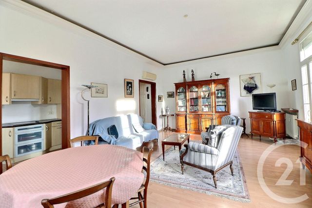 Appartement T4 à vendre - 4 pièces - 119 m2 - St Raphael - 83 - PROVENCE-ALPES-COTE-D-AZUR