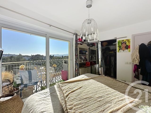 Afficher la photo en grand Appartement T3 à vendre - 3 pièces - 73,02 m2 - St Raphael - 83 - PROVENCE-ALPES-COTE-D-AZUR
