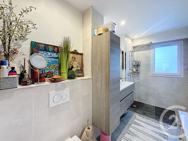 Afficher la photo en grand Appartement T3 à vendre - 3 pièces - 73,02 m2 - St Raphael - 83 - PROVENCE-ALPES-COTE-D-AZUR