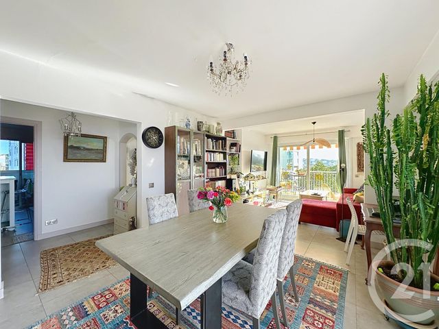 Afficher la photo en grand Appartement T3 à vendre - 3 pièces - 73,02 m2 - St Raphael - 83 - PROVENCE-ALPES-COTE-D-AZUR