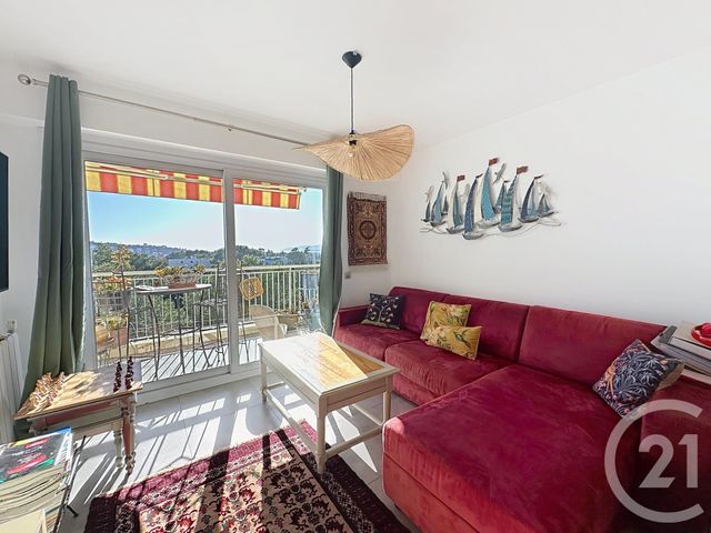 Afficher la photo en grand Appartement T3 à vendre - 3 pièces - 73,02 m2 - St Raphael - 83 - PROVENCE-ALPES-COTE-D-AZUR