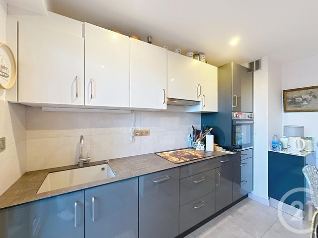 Afficher la photo en grand Appartement T3 à vendre - 3 pièces - 73,02 m2 - St Raphael - 83 - PROVENCE-ALPES-COTE-D-AZUR