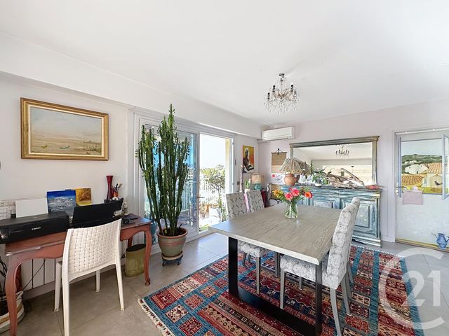 Afficher la photo en grand Appartement T3 à vendre - 3 pièces - 73,02 m2 - St Raphael - 83 - PROVENCE-ALPES-COTE-D-AZUR