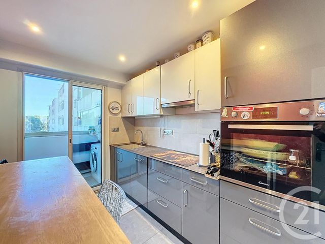 Afficher la photo en grand Appartement T3 à vendre - 3 pièces - 73,02 m2 - St Raphael - 83 - PROVENCE-ALPES-COTE-D-AZUR