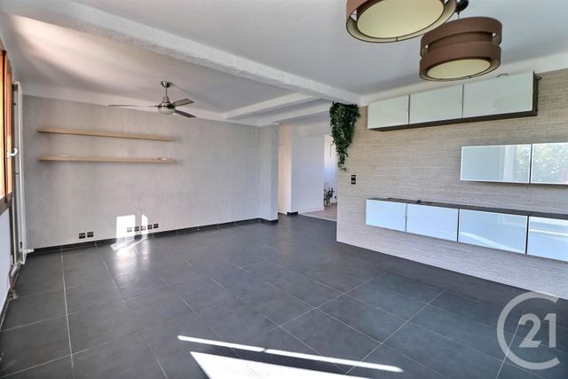 Appartement F2 à vendre - 2 pièces - 66,23 m2 - St Raphael - 83 - PROVENCE-ALPES-COTE-D-AZUR