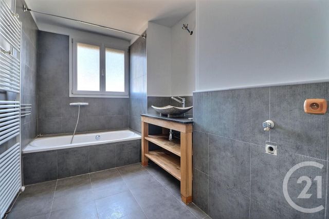 Appartement F2 à vendre - 2 pièces - 66,23 m2 - St Raphael - 83 - PROVENCE-ALPES-COTE-D-AZUR