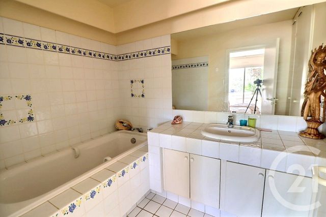 Maison à vendre - 7 pièces - 200 m2 - St Raphael - 83 - PROVENCE-ALPES-COTE-D-AZUR