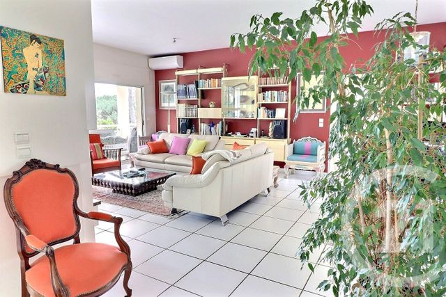 Maison à vendre - 7 pièces - 200 m2 - St Raphael - 83 - PROVENCE-ALPES-COTE-D-AZUR