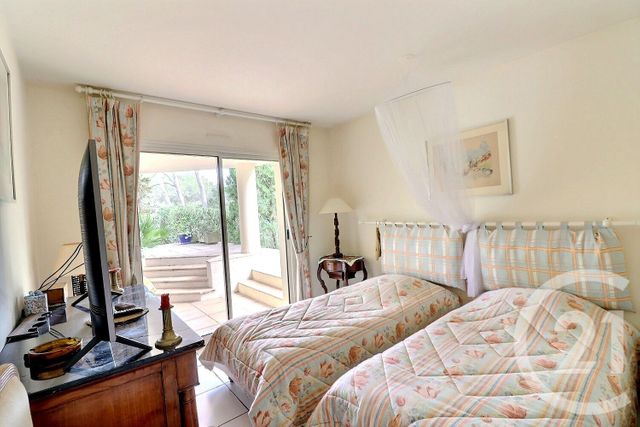 Maison à vendre - 7 pièces - 200 m2 - St Raphael - 83 - PROVENCE-ALPES-COTE-D-AZUR