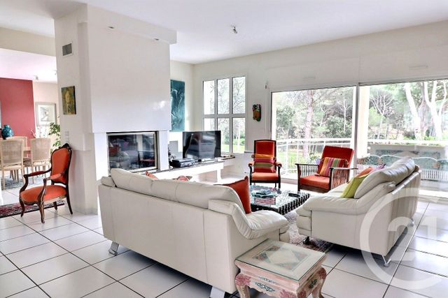 Maison à vendre - 7 pièces - 200 m2 - St Raphael - 83 - PROVENCE-ALPES-COTE-D-AZUR