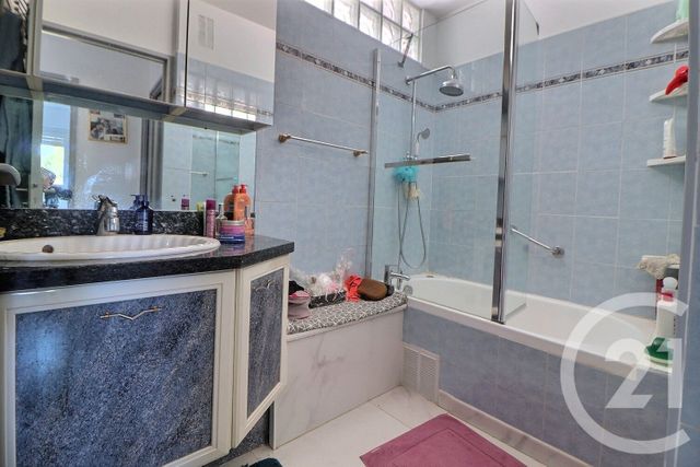 Appartement T3 à vendre - 3 pièces - 68,14 m2 - Frejus - 83 - PROVENCE-ALPES-COTE-D-AZUR