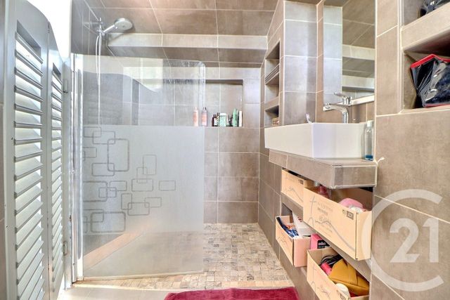 Appartement F3 à vendre - 3 pièces - 85,10 m2 - Frejus - 83 - PROVENCE-ALPES-COTE-D-AZUR