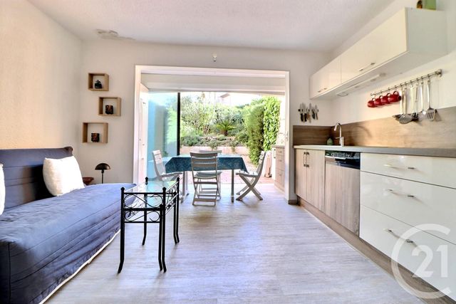 Appartement T2 à vendre - 2 pièces - 30,47 m2 - Frejus - 83 - PROVENCE-ALPES-COTE-D-AZUR