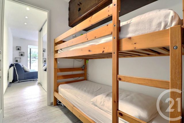 Appartement T2 à vendre - 2 pièces - 30,47 m2 - Frejus - 83 - PROVENCE-ALPES-COTE-D-AZUR