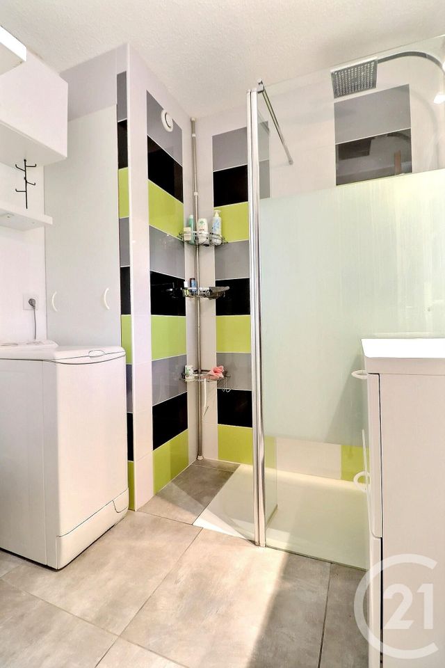 Appartement T2 à vendre - 2 pièces - 30,47 m2 - Frejus - 83 - PROVENCE-ALPES-COTE-D-AZUR