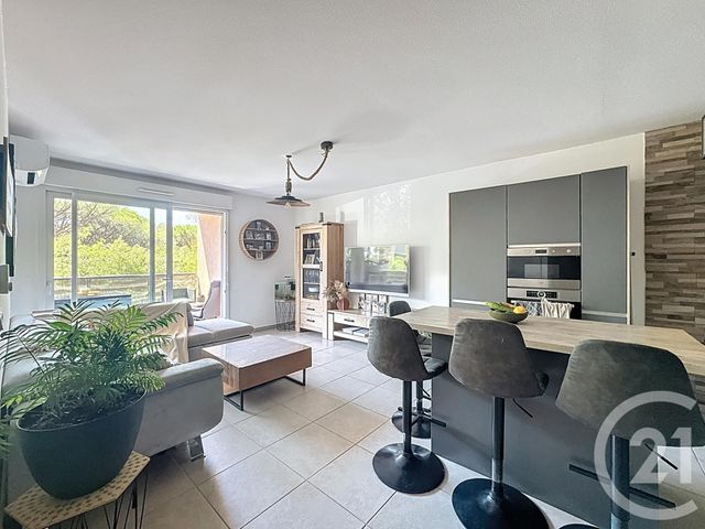 Appartement T4 à vendre - 4 pièces - 76,12 m2 - Frejus - 83 - PROVENCE-ALPES-COTE-D-AZUR