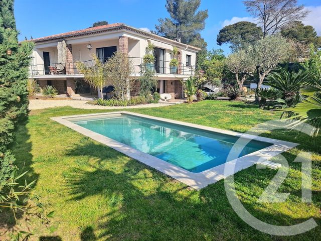 Maison à vendre - 6 pièces - 184 m2 - St Raphael - 83 - PROVENCE-ALPES-COTE-D-AZUR
