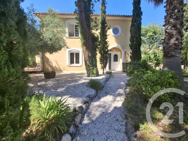 Maison à vendre - 6 pièces - 195 m2 - Frejus - 83 - PROVENCE-ALPES-COTE-D-AZUR