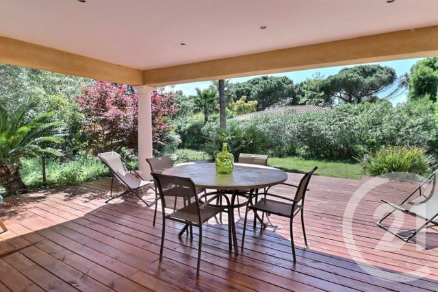 Maison à vendre - 6 pièces - 195 m2 - Frejus - 83 - PROVENCE-ALPES-COTE-D-AZUR