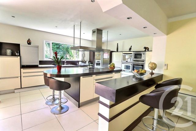 Maison à vendre - 6 pièces - 195 m2 - Frejus - 83 - PROVENCE-ALPES-COTE-D-AZUR