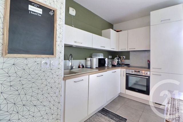 Appartement T3 à vendre - 3 pièces - 55,04 m2 - Frejus - 83 - PROVENCE-ALPES-COTE-D-AZUR