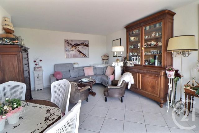 Appartement T3 à vendre - 3 pièces - 66 m2 - Frejus - 83 - PROVENCE-ALPES-COTE-D-AZUR