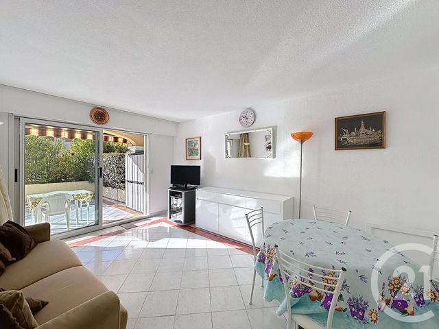 Appartement T2 à vendre - 2 pièces - 41 m2 - Frejus - 83 - PROVENCE-ALPES-COTE-D-AZUR