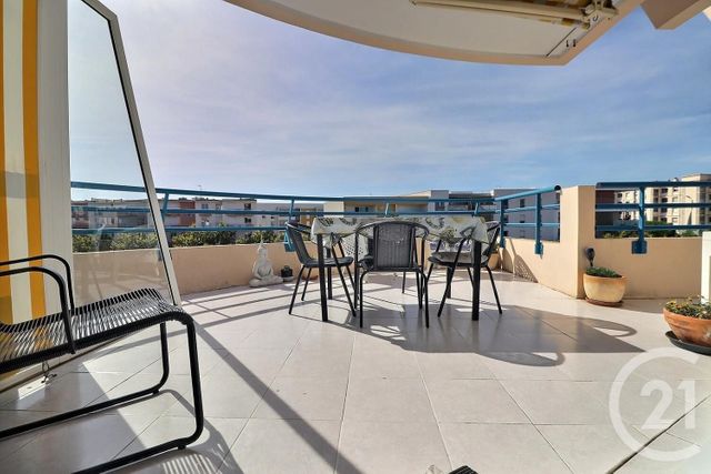 Appartement T3 à vendre - 3 pièces - 71 m2 - Frejus - 83 - PROVENCE-ALPES-COTE-D-AZUR