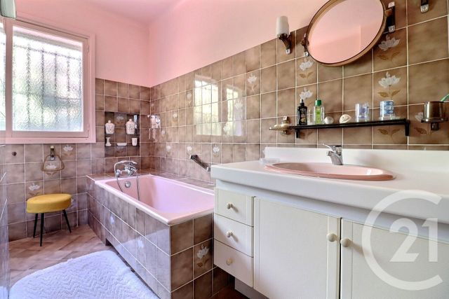 Maison &agrave; vendre - 7 pi&egrave;ces - 199,28 m2 - Roquebrune Sur Argens - 83 - PROVENCE-ALPES-COTE-D-AZUR