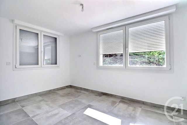Appartement T3 à vendre - 3 pièces - 73,50 m2 - St Aygulf - 83 - PROVENCE-ALPES-COTE-D-AZUR